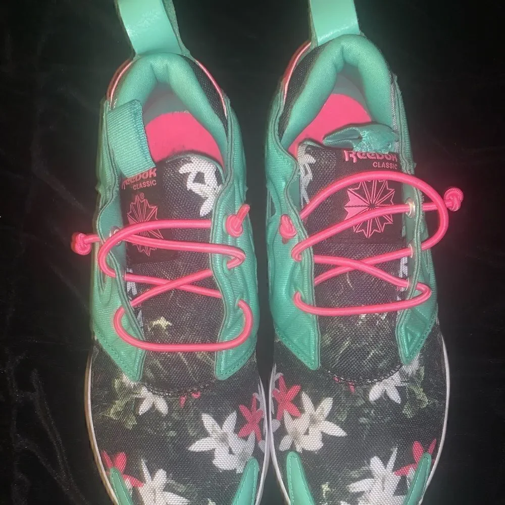Like New Floral Reebok Sneakers - Size 4